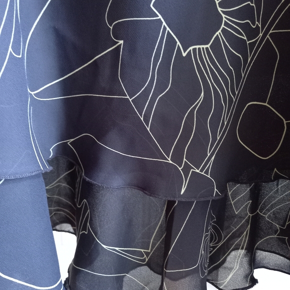 LAURA PLUS feminine skirt made of light material - Picture 2 of 6